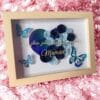 Cadre demi coeur personnalisé – Fleurs en papier et papillons