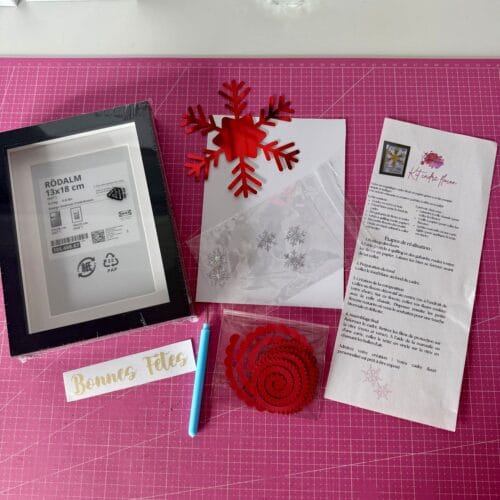 Kit DIY Cadre Fleuri en Papier – Cadre décoratif à réaliser soi-même | Personnalisable (flocon et fleurs) | Texte doré sur vitre