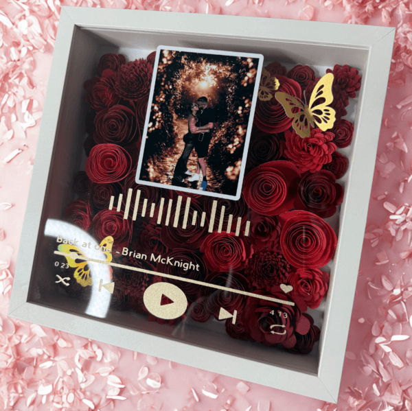 cadre musique Cadre personnalisé Saint-Valentin – Fleurs en papier & musique