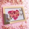 coeur rose Cadre “Mamie je t’aime” personnalisé – Fleurs en papier et papillons