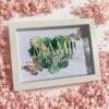 coeur vert Cadre “Mamie je t’aime” personnalisé – Fleurs en papier et papillons