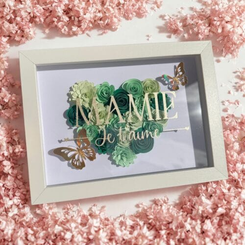 Cadre “Mamie je t’aime” personnalisé – Fleurs en papier et papillons